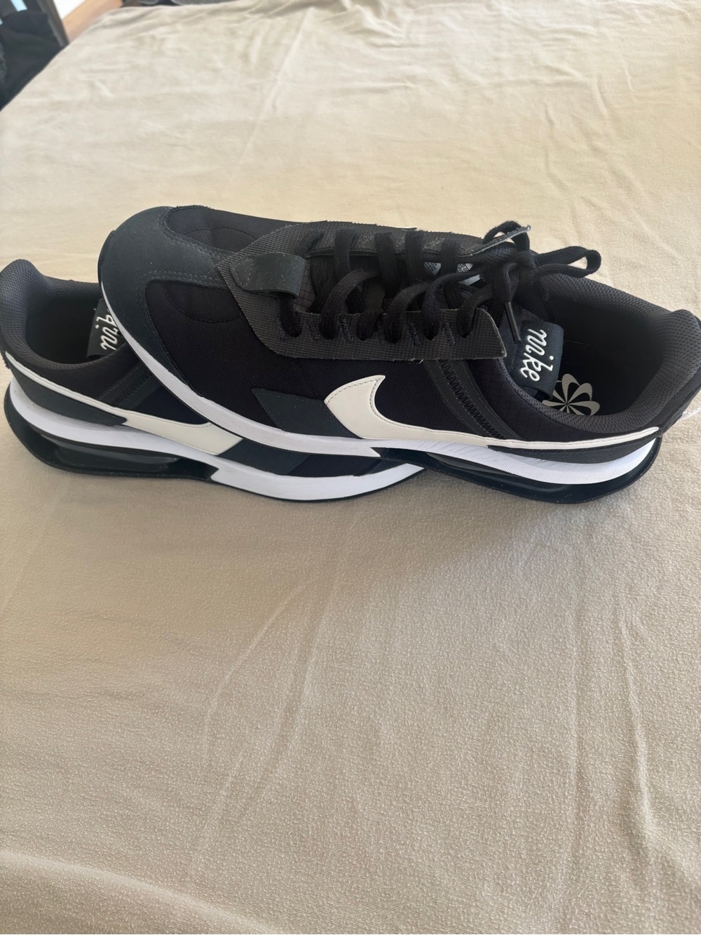 Nike Black and White Retro-Style Men's Sneakers